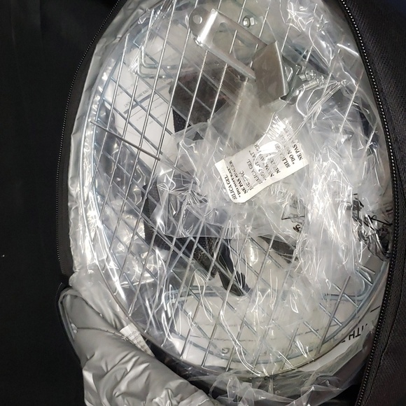 Hammer & Axe NWT Travel-Size 6-can Cooler and Mini Grill - Picture 4 of 5